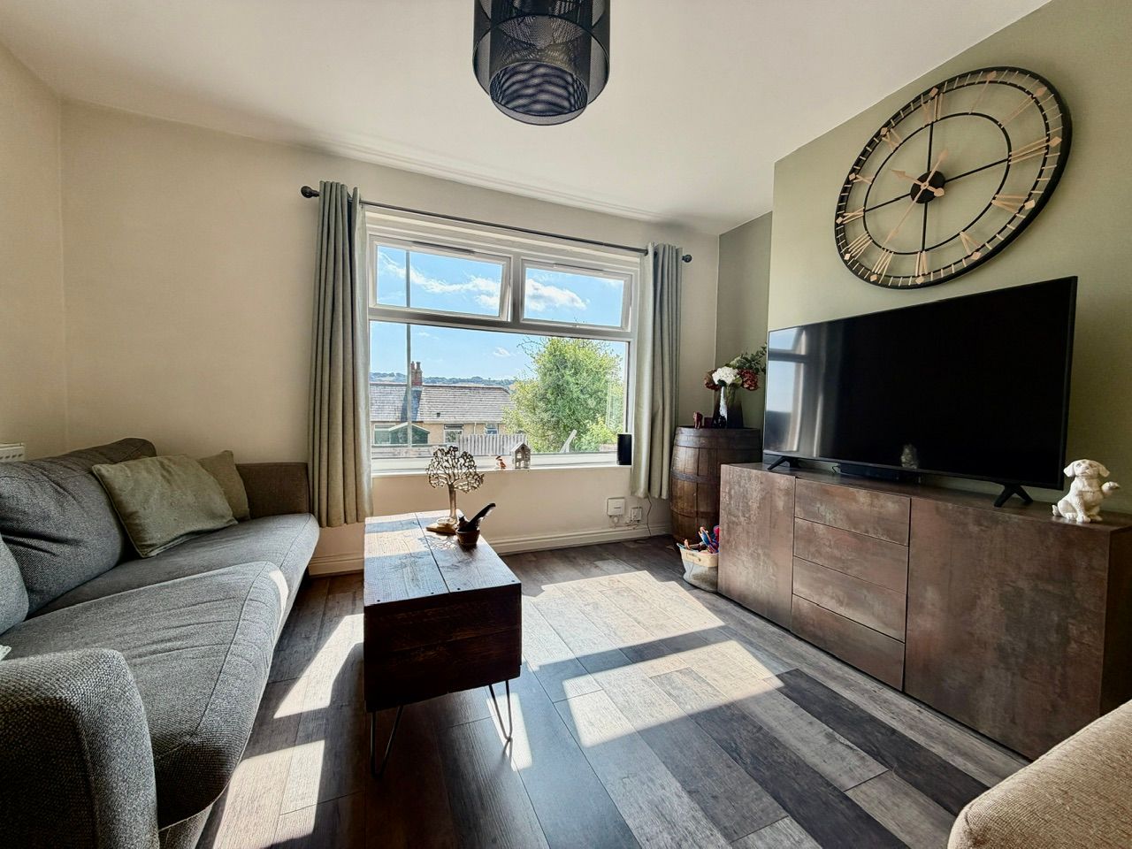 Semi Detached House for sale in Blackwood, Bryngolau Terrace, Pontllanfraith, Blackwood, NP12 2DE, 818 m²