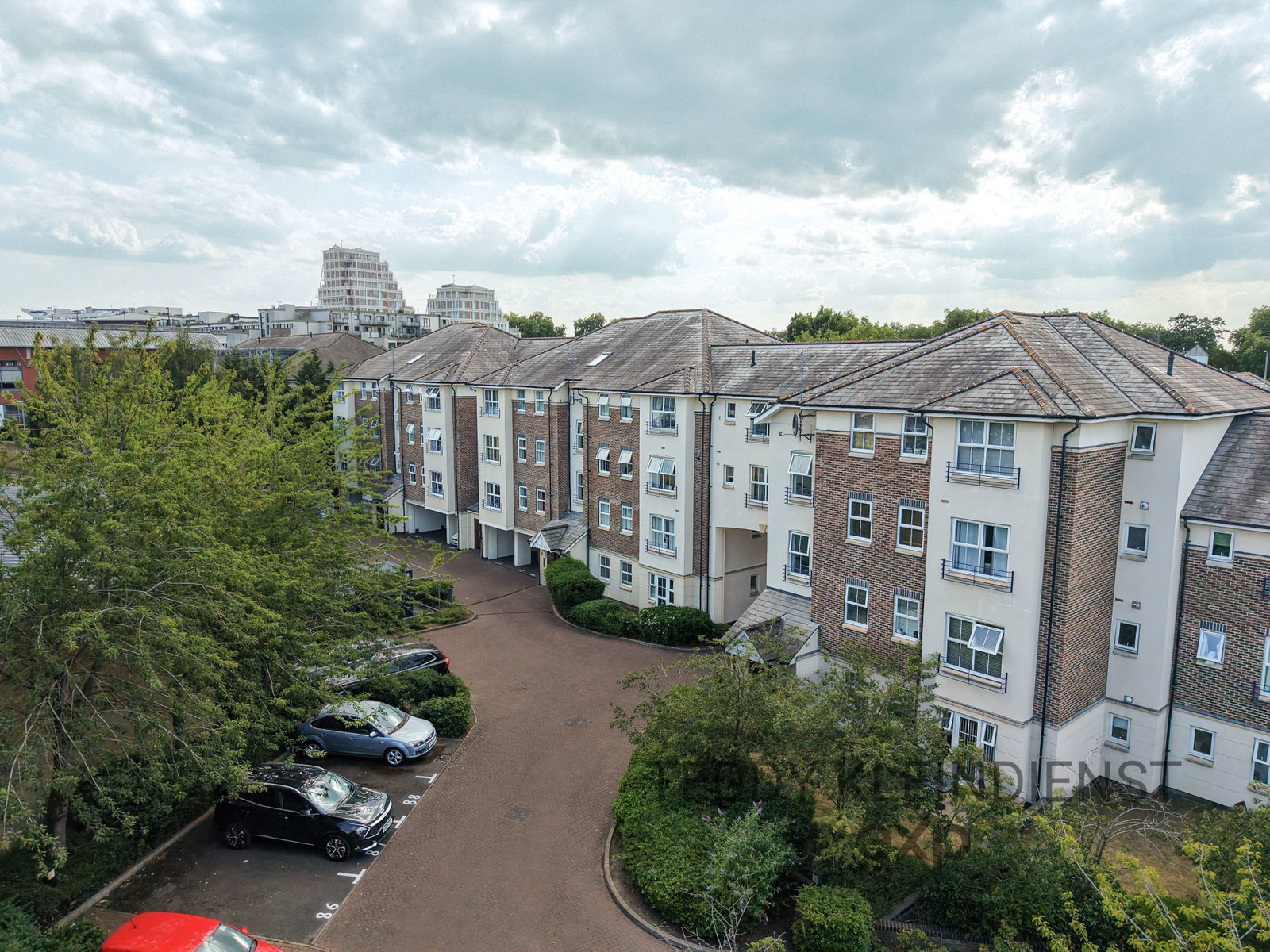 Apartment for sale in Kingston Upon Thames, Skerne Walk, Kingston Upon Thames, KT2 5LQ