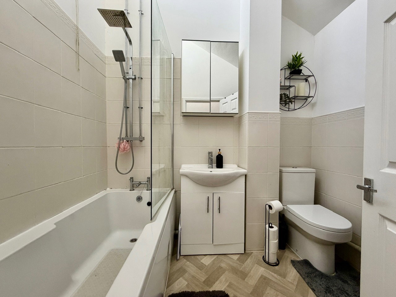 Terraced House for sale in Blackwood, Woodfield Park Crescent, Woodfieldside, Blackwood, NP12 0BX, 743 m²