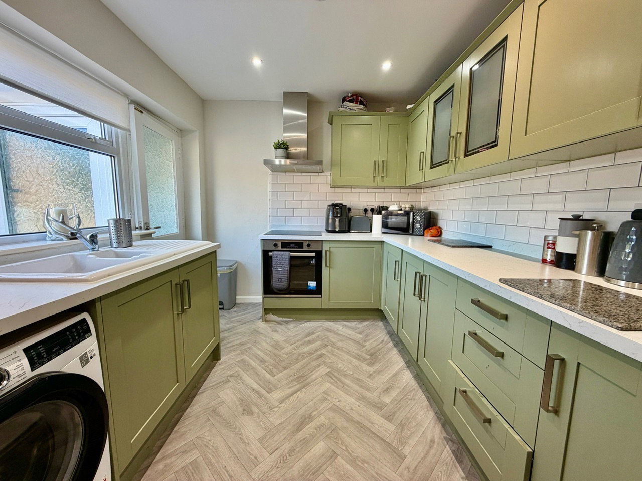 Terraced House for sale in Blackwood, Woodfield Park Crescent, Woodfieldside, Blackwood, NP12 0BX, 743 m²