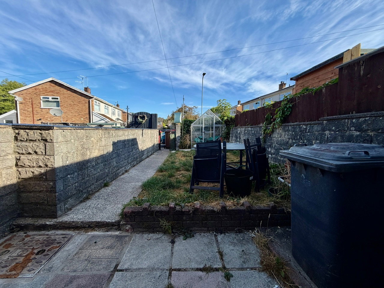 Terraced House for sale in Blackwood, Woodfield Park Crescent, Woodfieldside, Blackwood, NP12 0BX, 743 m²