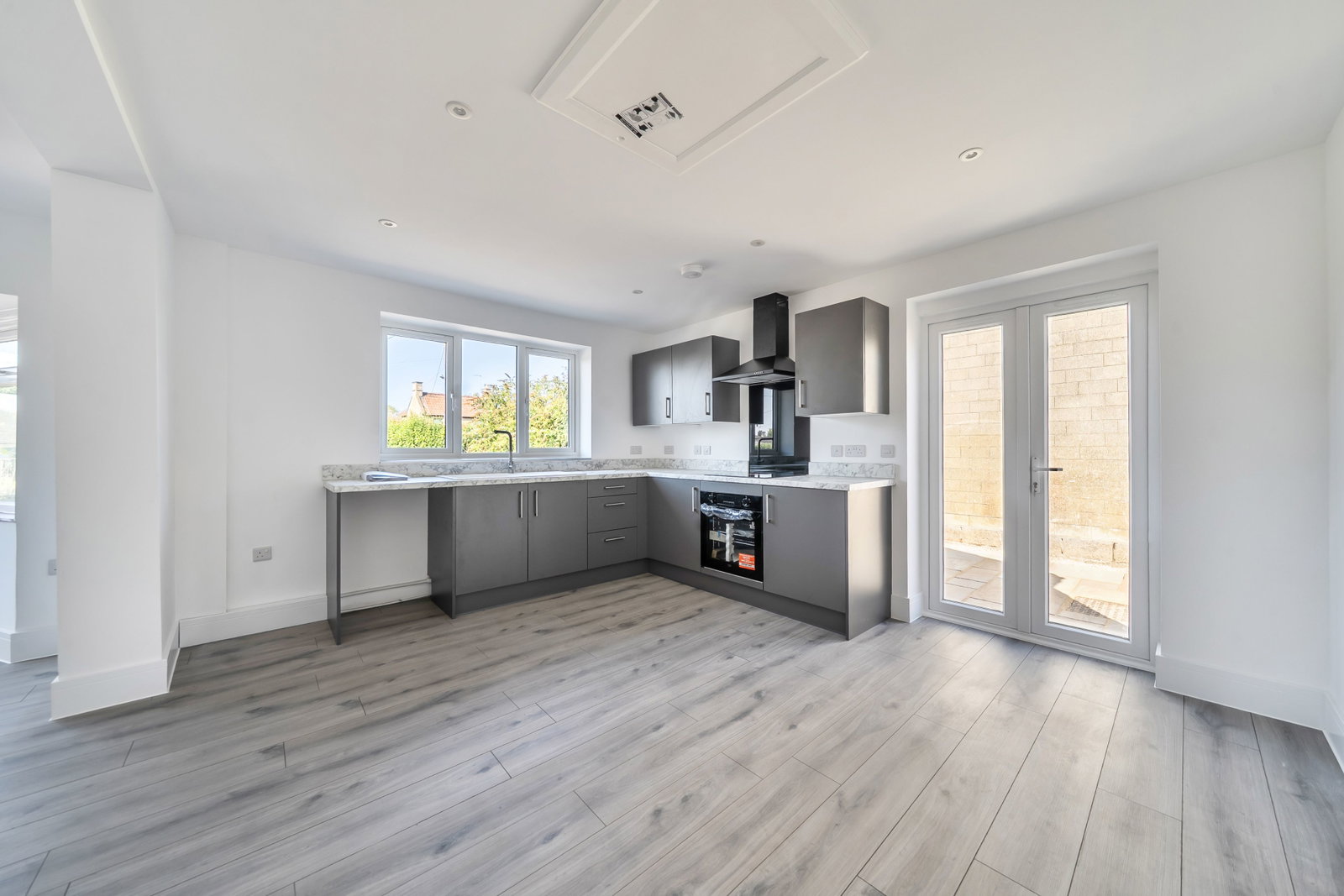 Semi Detached Bungalow for sale in Melksham, Fleetwood Rise, Atworth, 817 m²
