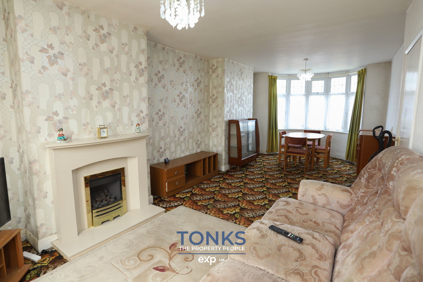Semi Detached House for sale in Rowley Regis, Highbury Avenue, Rowley Regis, B65 9PN