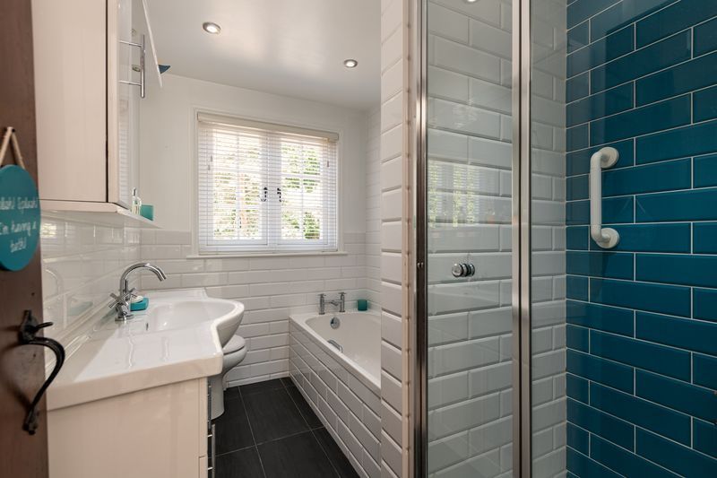 End Of Terrace House for sale in Tonbridge, Mews Lodge, Iden Court Mews, Staplehurst, 903 m²