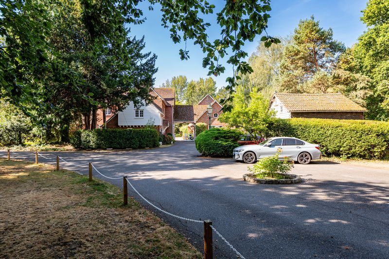 End Of Terrace House for sale in Tonbridge, Mews Lodge, Iden Court Mews, Staplehurst, 903 m²