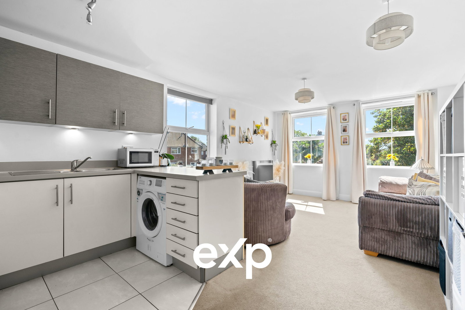 Flat for sale in Ashford, Latchmere Place, Ashford, TW15 3FJ, 623 m²