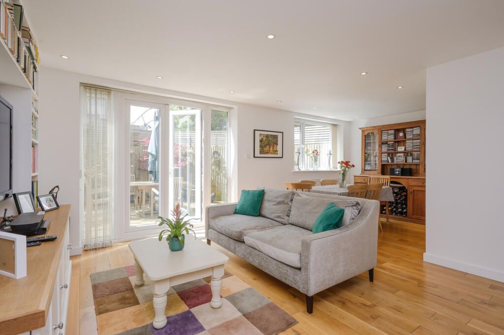 Ground Floor Flat for sale in London, Lansdowne Road, Wimbledon, SW20, 840 m²