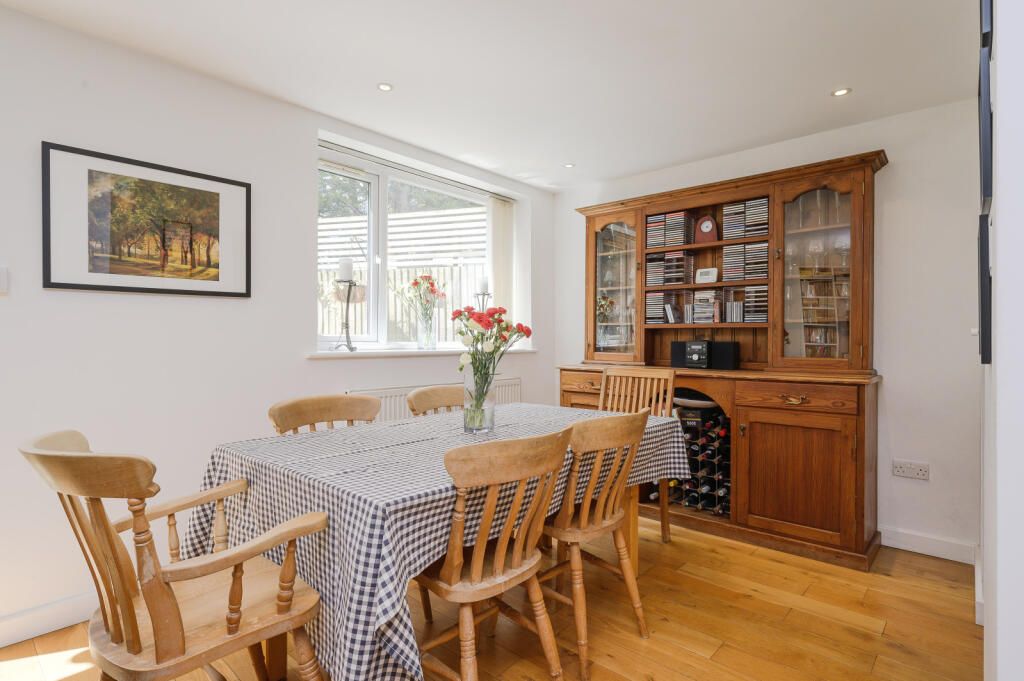 Ground Floor Flat for sale in London, Lansdowne Road, Wimbledon, SW20, 840 m²
