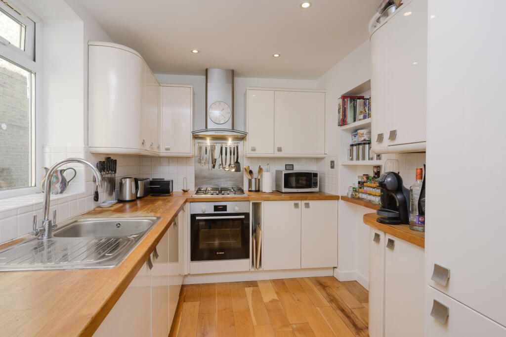 Ground Floor Flat for sale in London, Lansdowne Road, Wimbledon, SW20, 840 m²