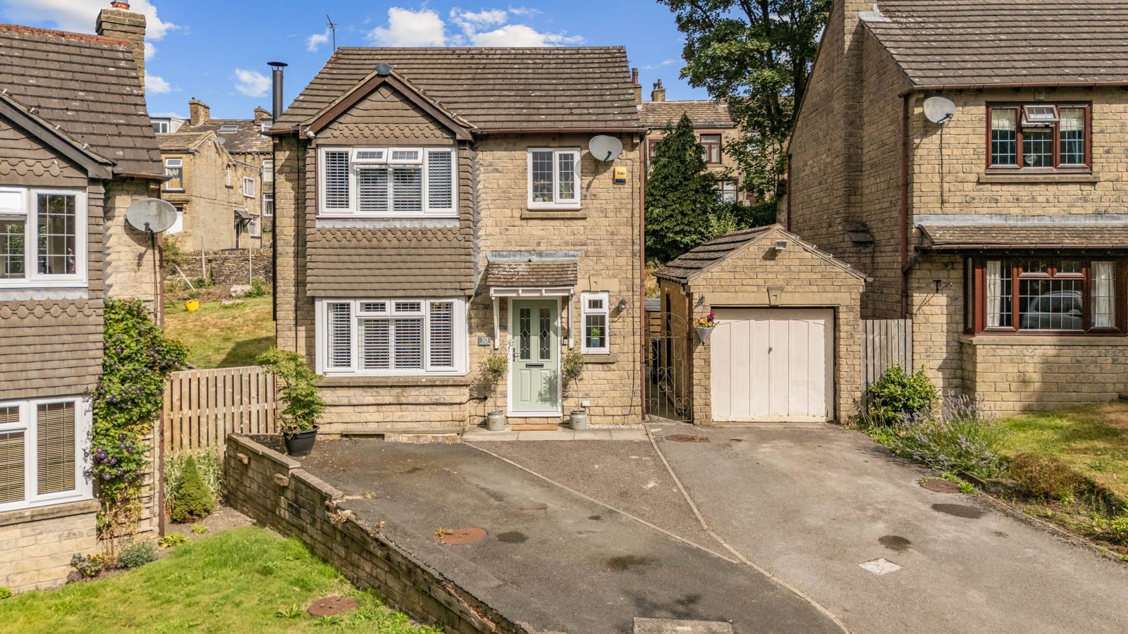 Detached House in Bradford
