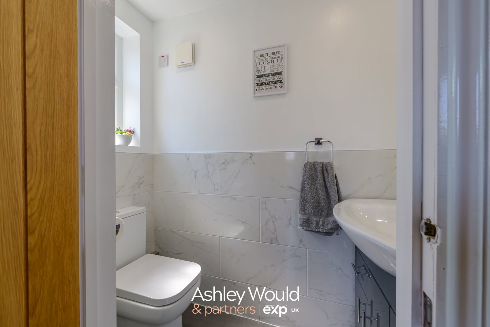 Semi Detached House for sale in Birmingham, Ridgacre Lane, Quinton, Birmingham, B32 1PX