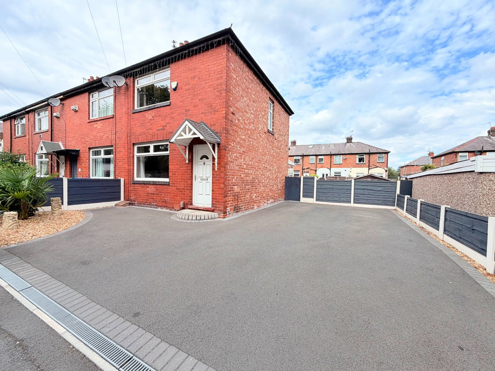 Semi Detached House for sale in Manchester, Lake Road, Denton, Manchester, M34 3HD