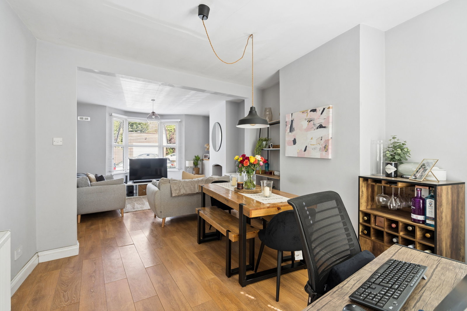 End Of Terrace House for sale in Dunstable, Downs Road, Dunstable, LU5 4DD, 855 m²
