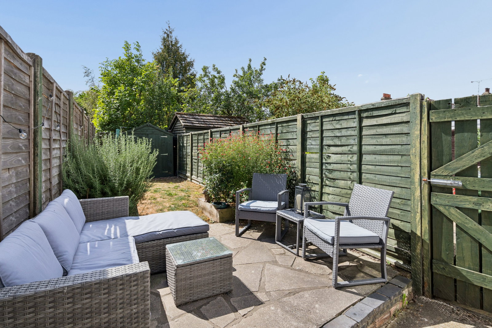 End Of Terrace House for sale in Dunstable, Downs Road, Dunstable, LU5 4DD, 855 m²