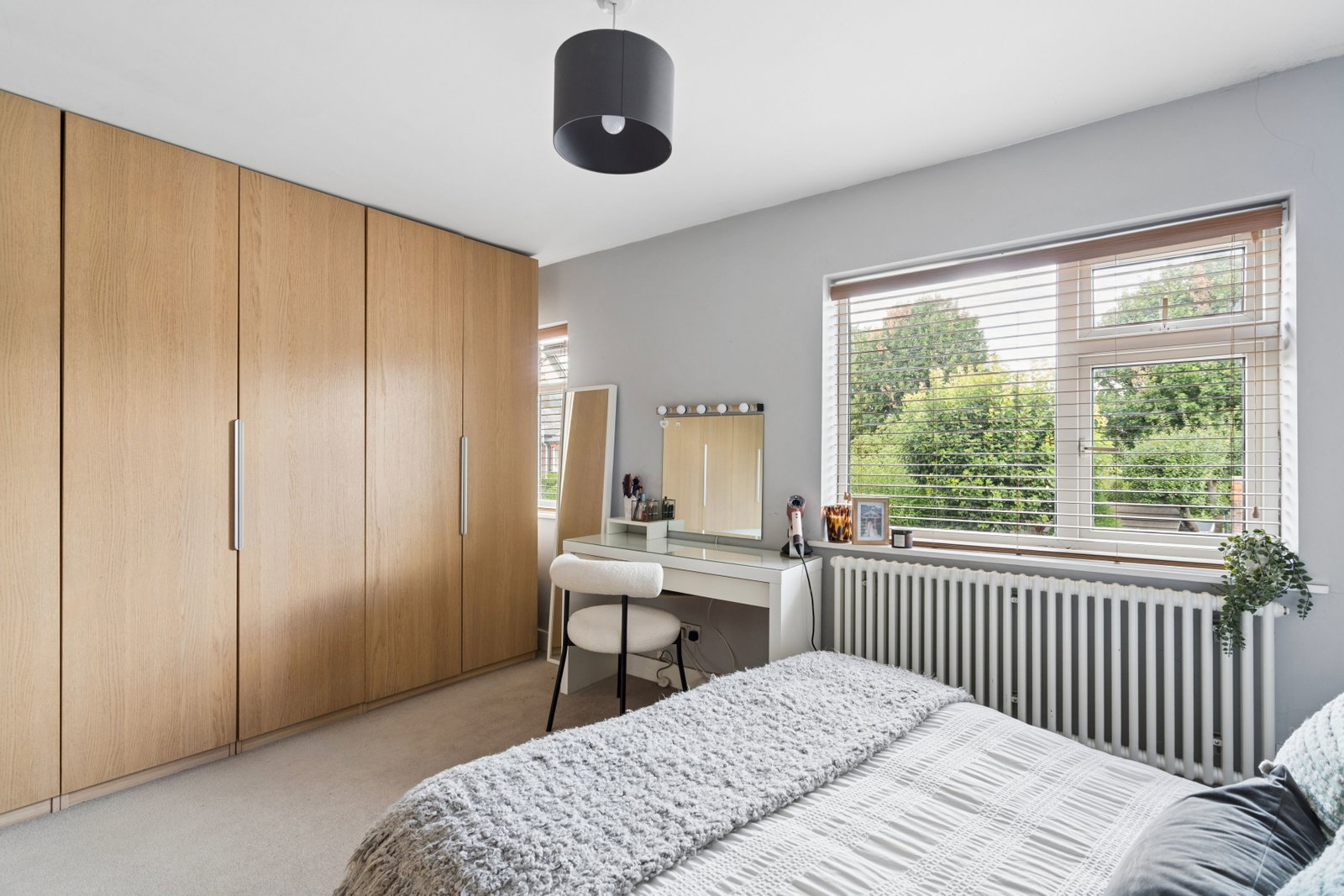 End Of Terrace House for sale in Dunstable, Downs Road, Dunstable, LU5 4DD, 855 m²