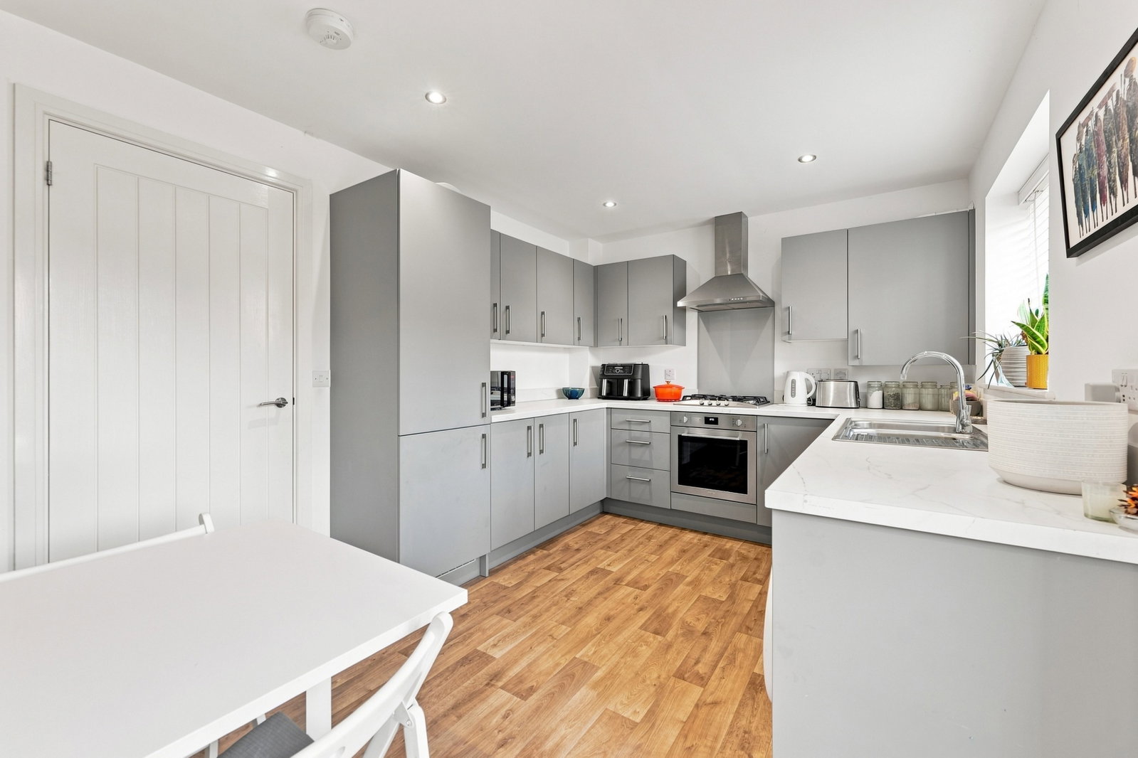 Semi Detached House for sale in Nottingham, Draper Close, Radcliffe on Trent, NG12, 882 m²