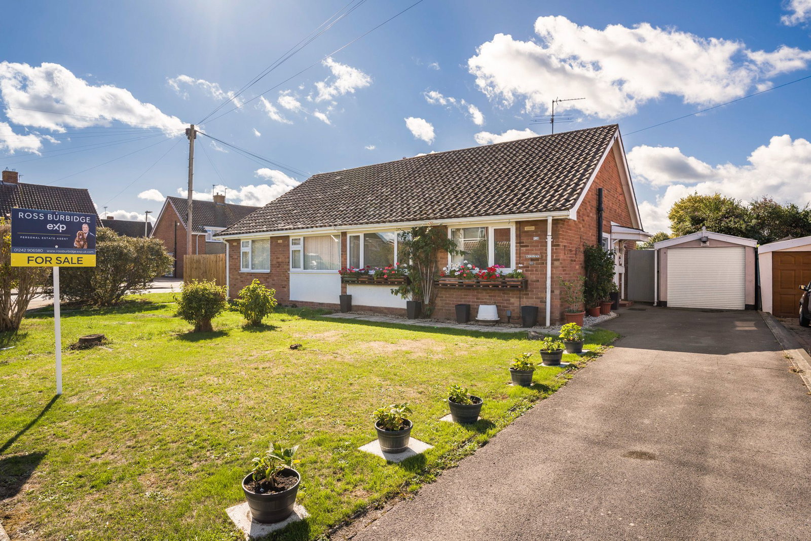 Semi Detached Bungalow for sale in Cheltenham, Dunster Road, Springbank, Cheltenham, GL51