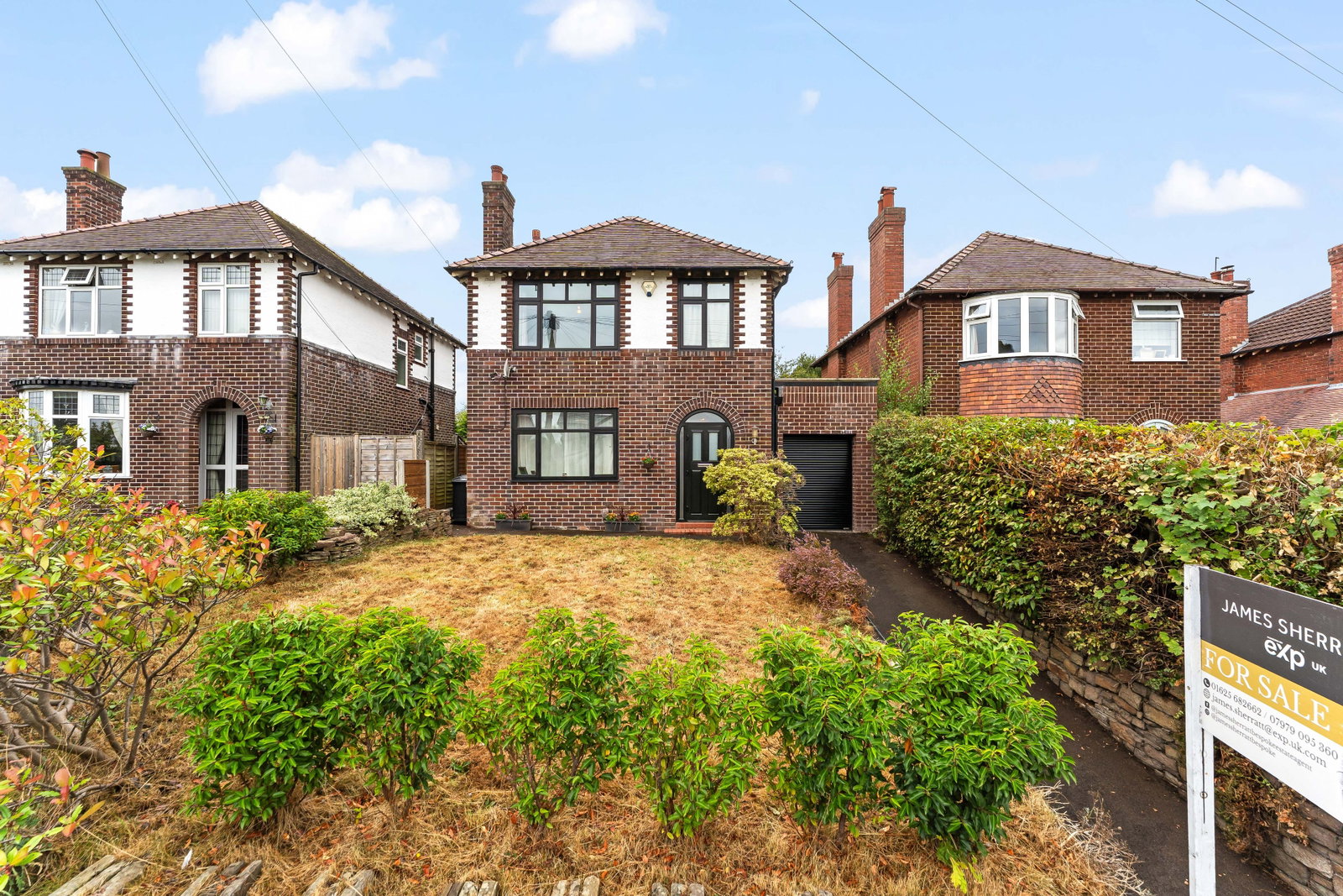 Detached House in Macclesfield