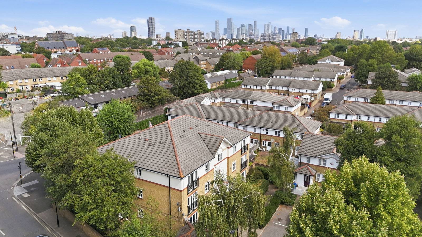 Apartment for sale in London, Fern Walk, London, SE16 3JD