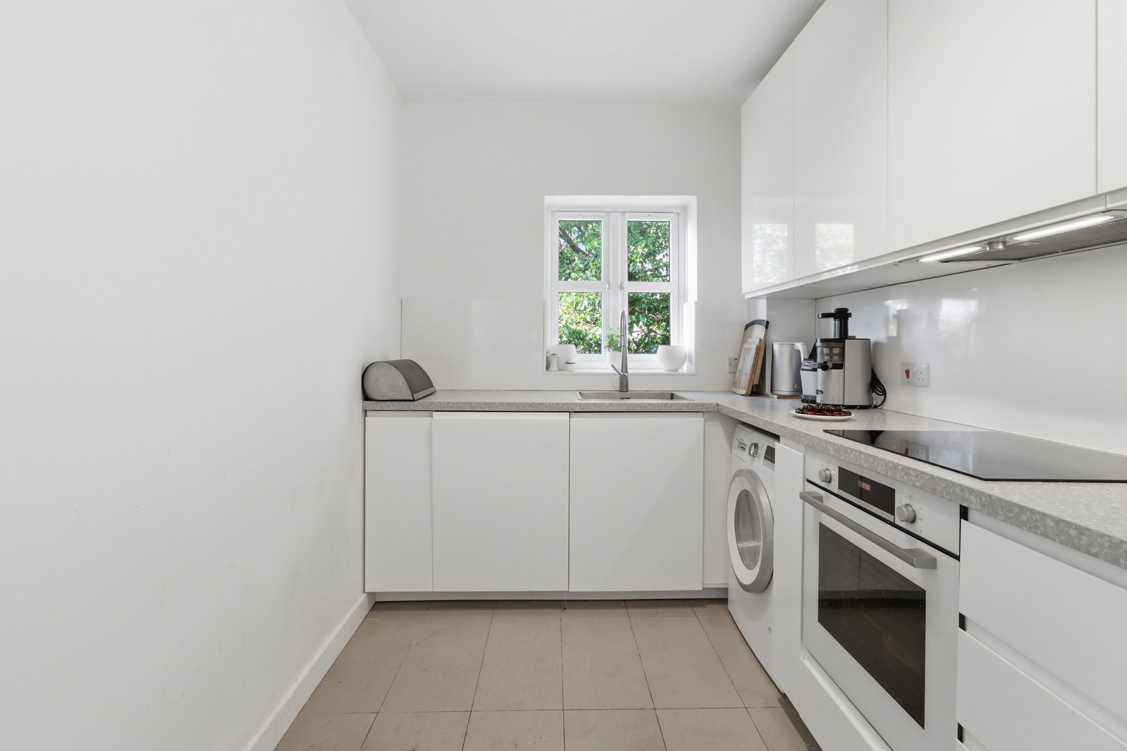 Apartment for sale in London, Fern Walk, London, SE16 3JD