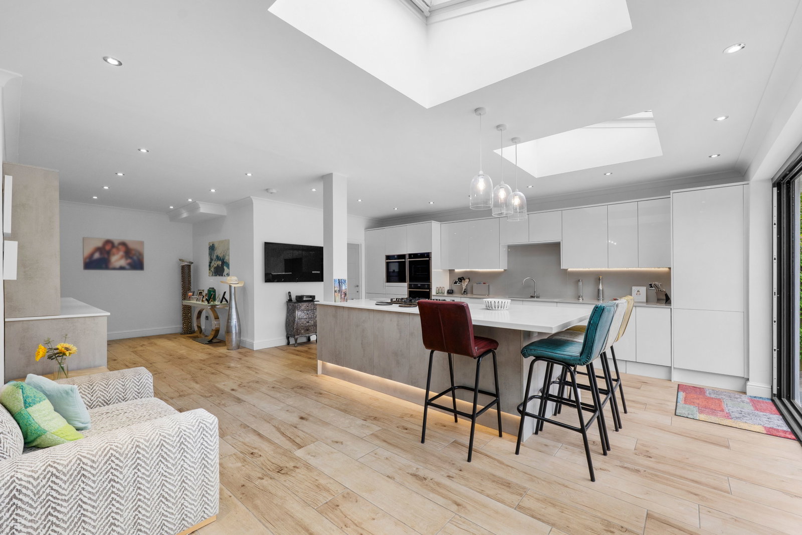 Detached House for sale in Epsom, Tattenham Crescent, Epsom, Surrey, KT18 5NR, 3189 m²