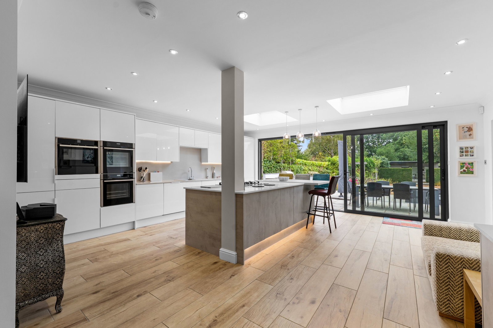 Detached House for sale in Epsom, Tattenham Crescent, Epsom, Surrey, KT18 5NR, 3189 m²