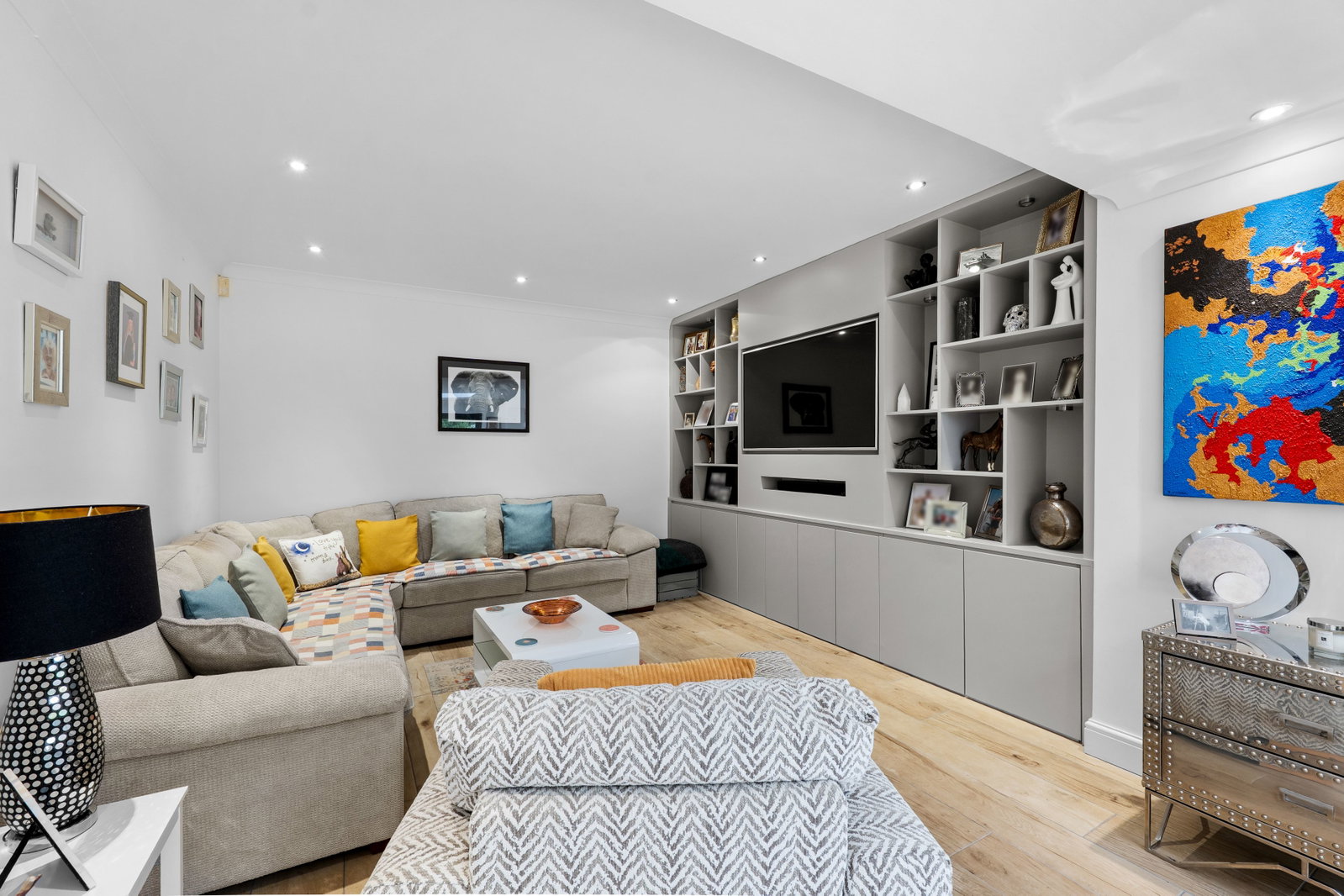 Detached House for sale in Epsom, Tattenham Crescent, Epsom, Surrey, KT18 5NR, 3189 m²