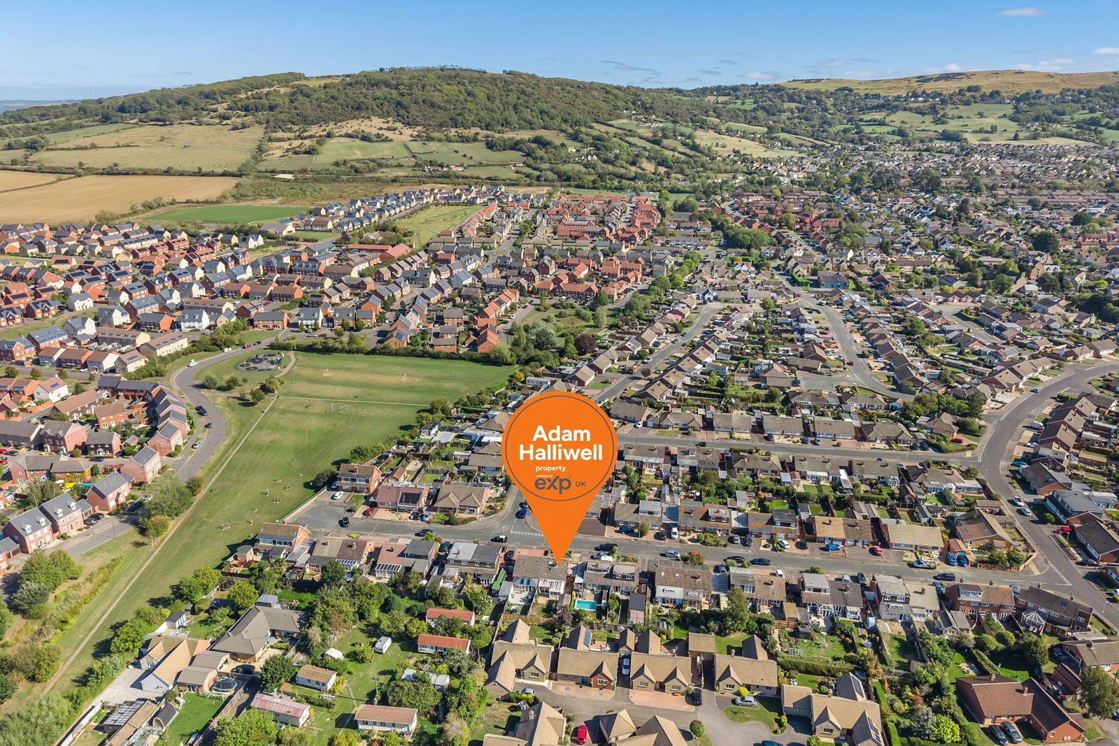 Semi Detached Bungalow for sale in Cheltenham, Nottingham Road, Bishops Cleeve, Cheltenham, GL52, 1085 m²