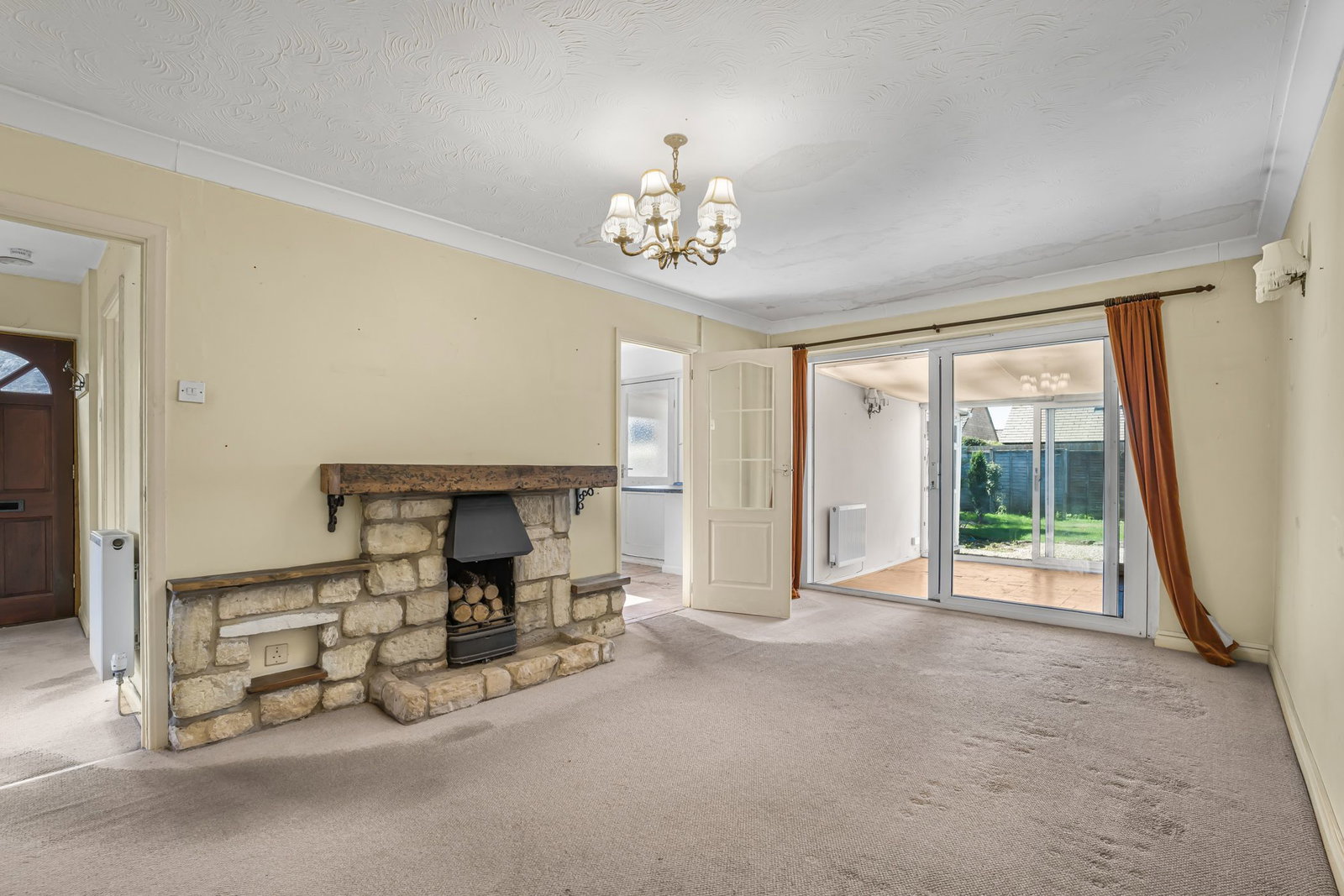 Semi Detached Bungalow for sale in Cheltenham, Nottingham Road, Bishops Cleeve, Cheltenham, GL52, 1085 m²