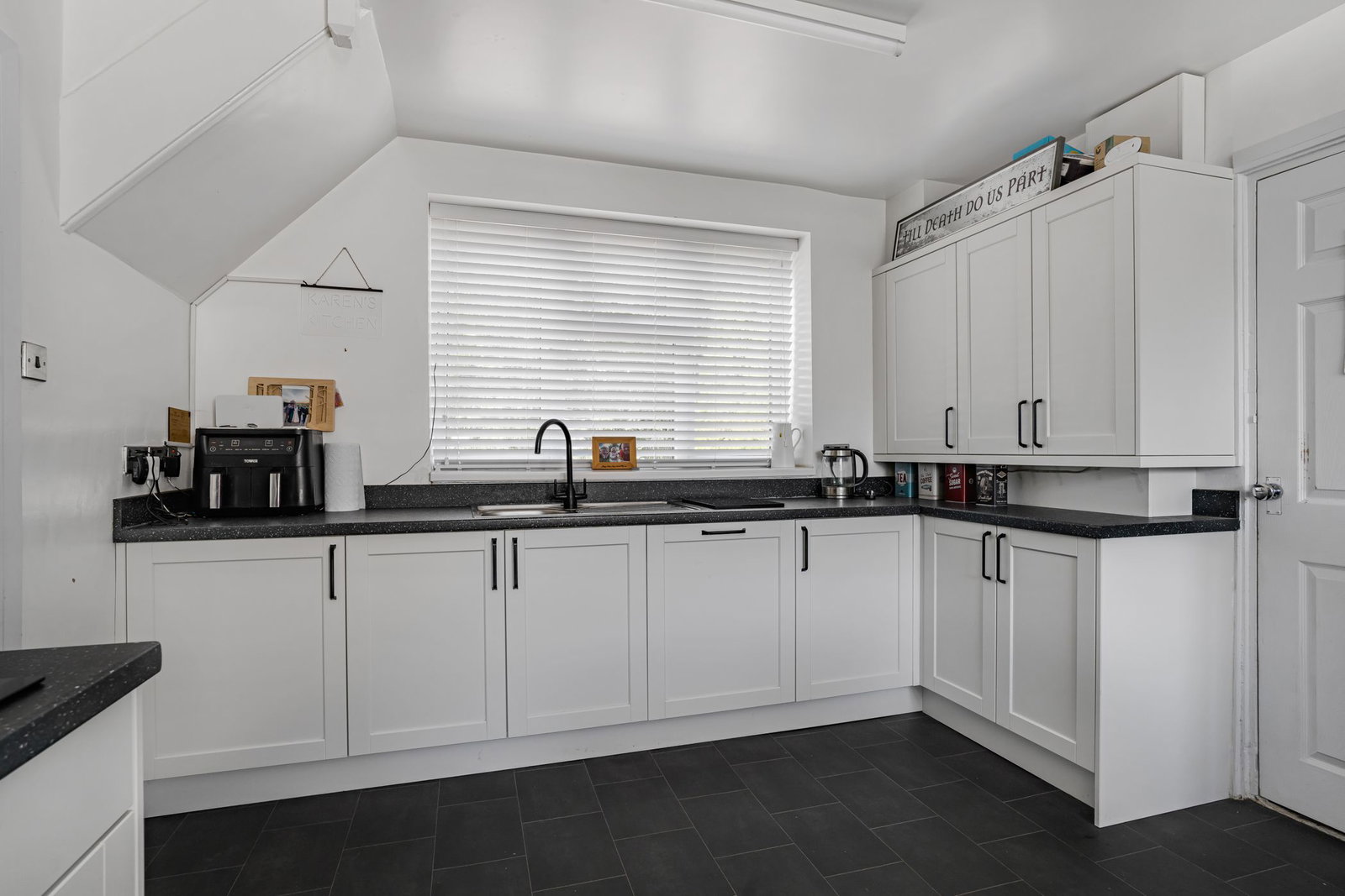 Semi Detached House for sale in Cheltenham, Cotswold Road, Cheltenham, GL52, 1129 m²