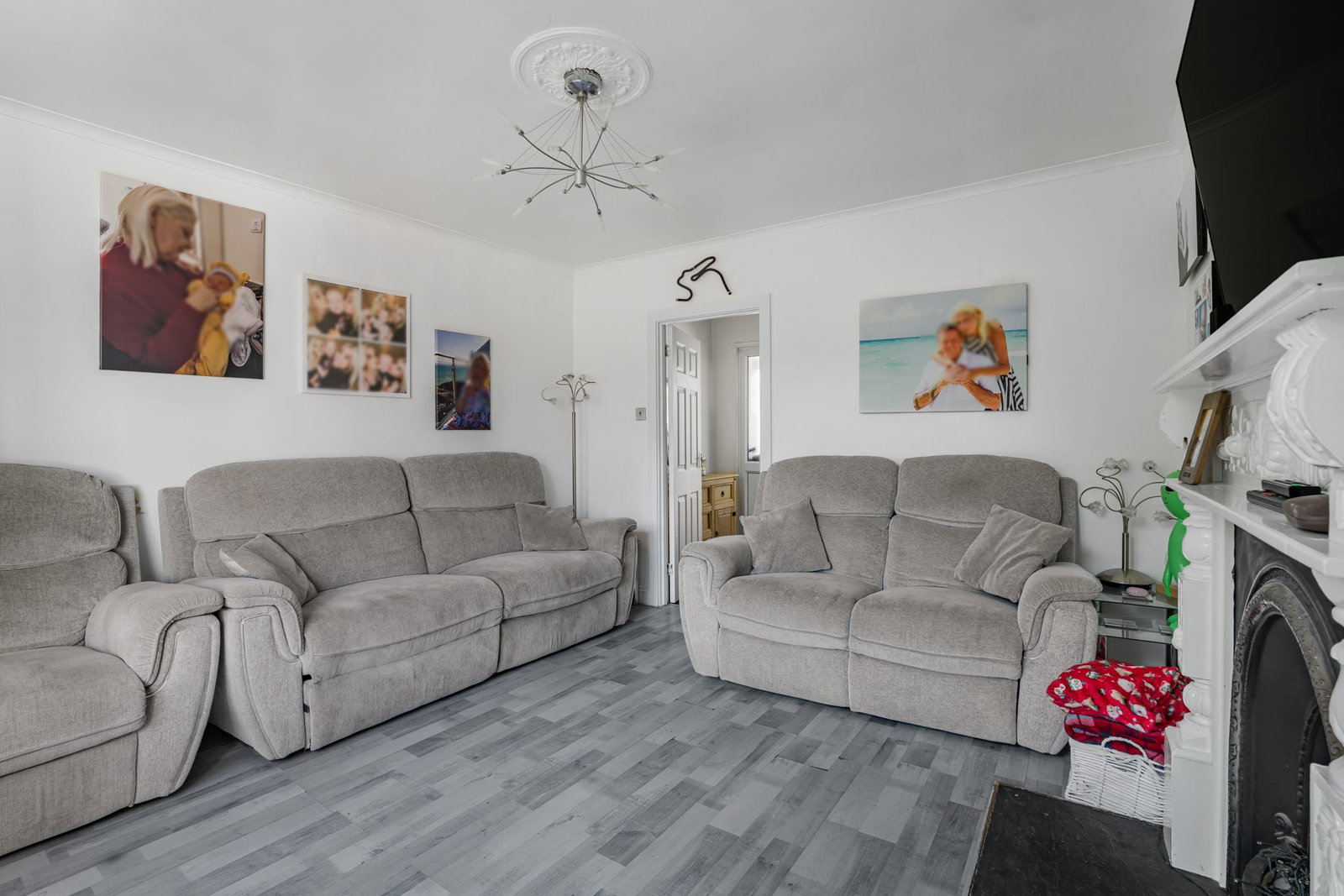 Semi Detached House for sale in Cheltenham, Cotswold Road, Cheltenham, GL52, 1129 m²