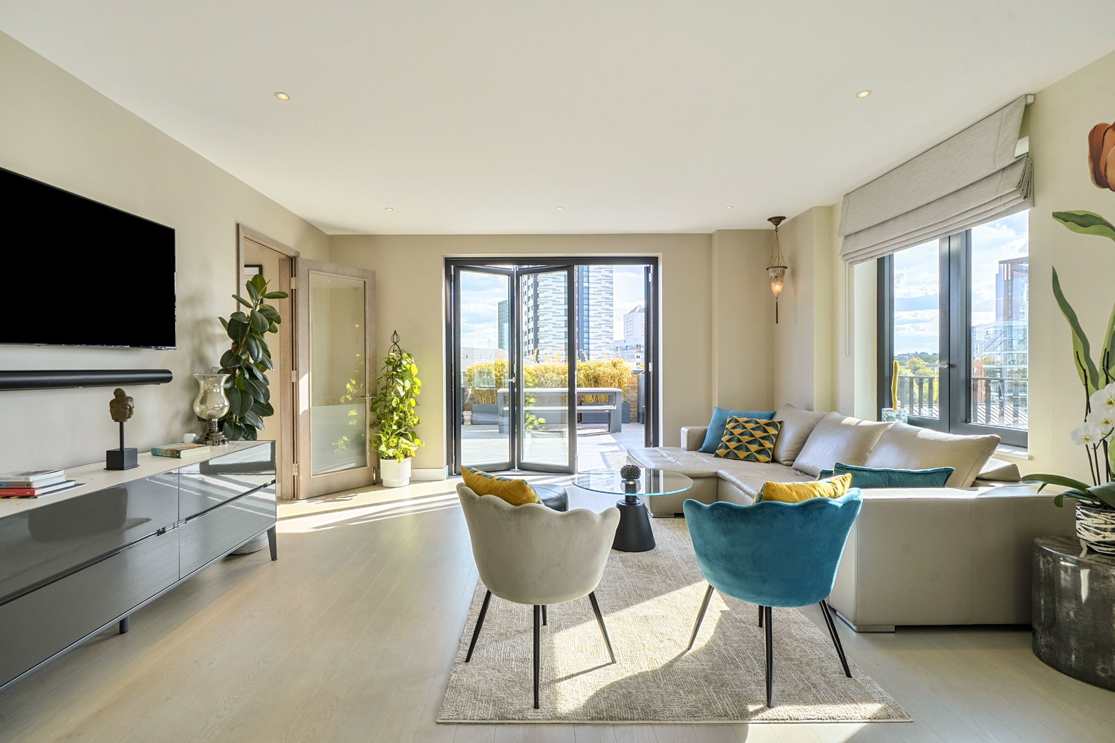 Flat for sale in London, The Ram Quarter, London, SW18, 1217 m²