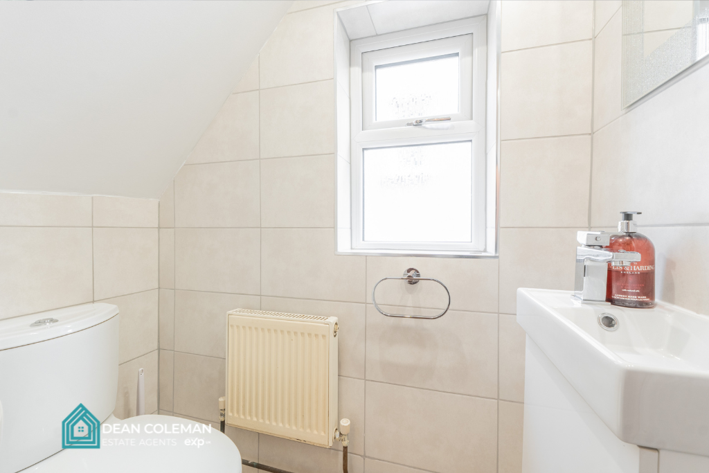 Semi Detached House for sale in Birmingham, Jiggins Lane, Bartley Green, B32 3LA, 1297 m²