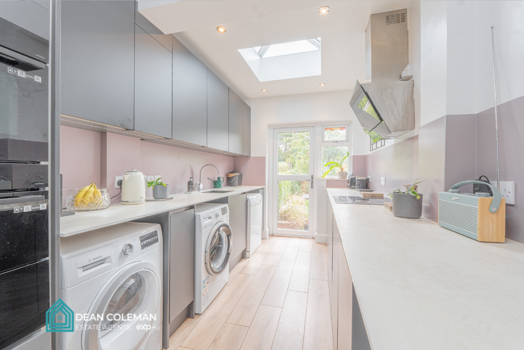 Semi Detached House for sale in Birmingham, Jiggins Lane, Bartley Green, B32 3LA, 1297 m²