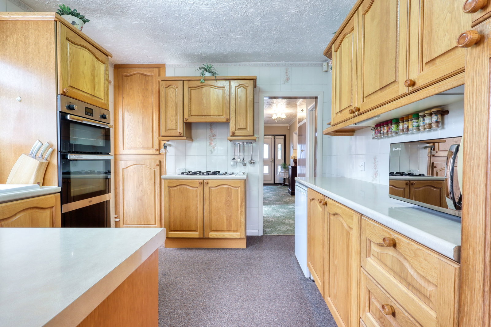 Bungalow for sale in Rainham, Lower Mardyke Avenue, Rainham, Havering, RM13, 931 m²