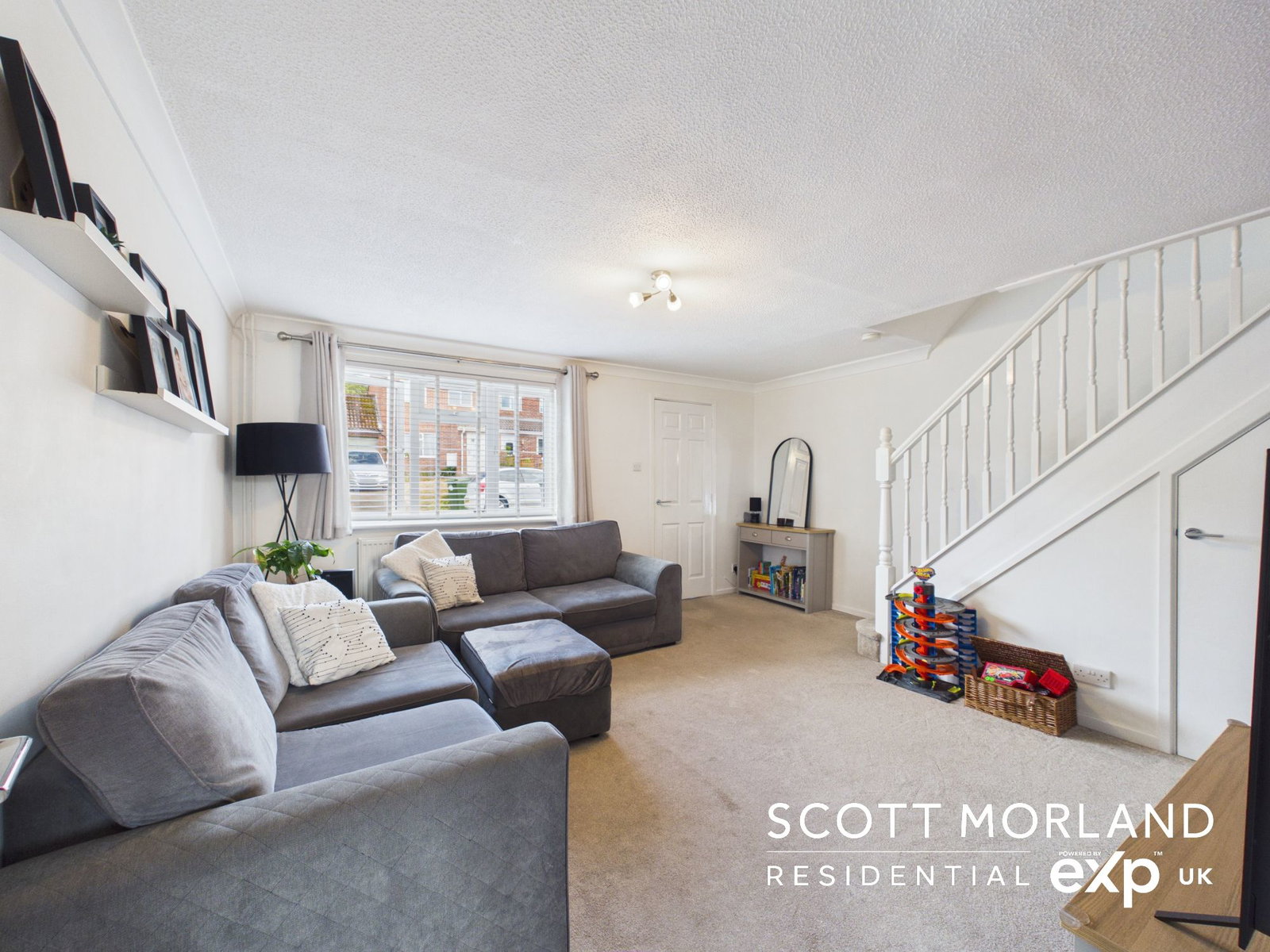 Semi Detached House in Basingstoke 3
