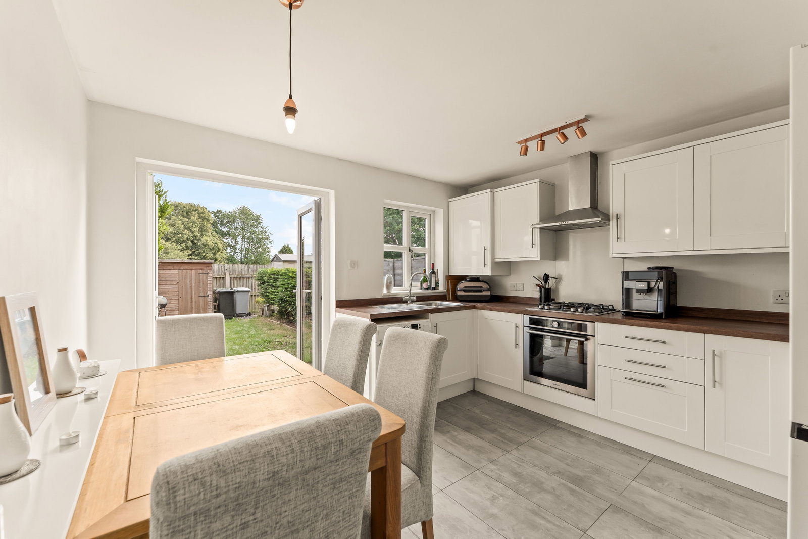 Terraced House for sale in Macclesfield, Ambleside Close, Macclesfield, 538 m²