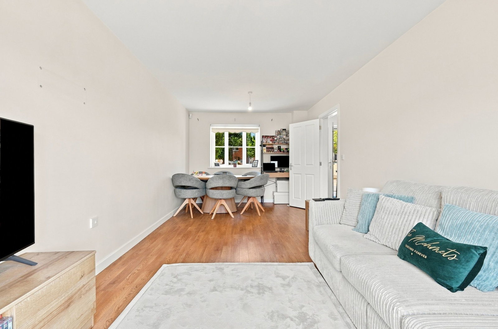 Terraced House for sale in Basildon, School Path, Dunton Fields, SS15, 765 m²
