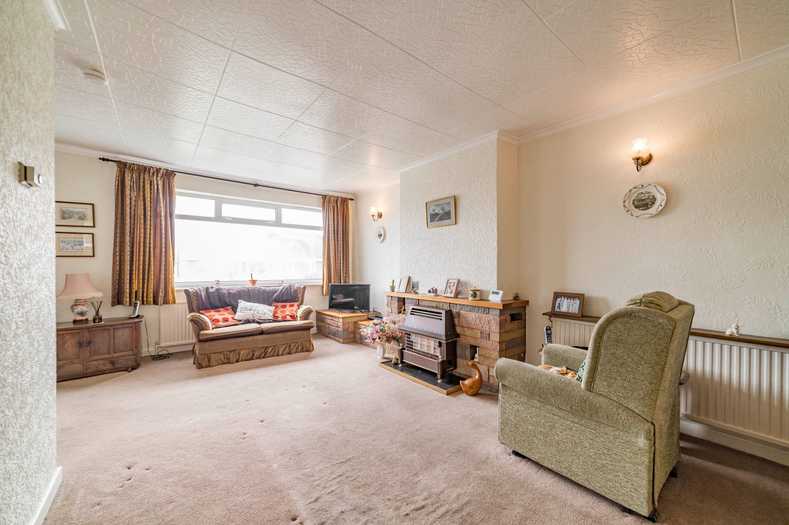 Semi Detached Bungalow for sale in Manchester, Windermere Avenue, Dane Bank, Denton, Manchester, M34 2FN