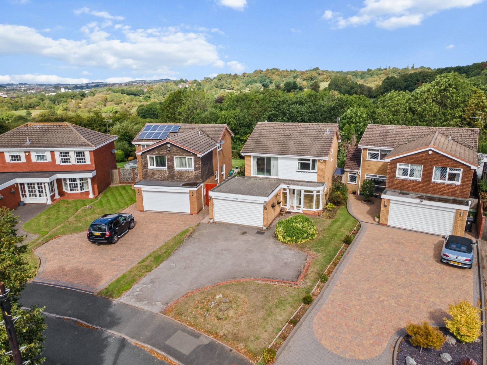 Detached House for sale in Halesowen, Carisbrooke Drive, Halesowen, B62 8SL