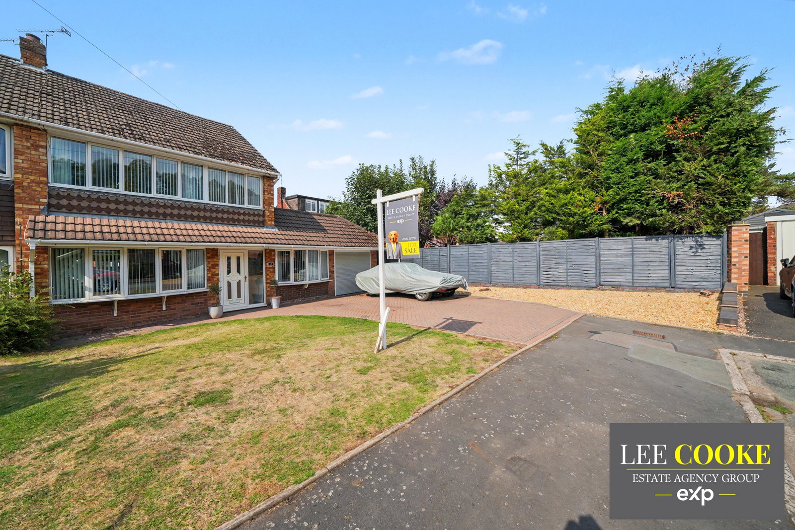 Semi Detached House for sale in Wolverhampton, The Leas, Featherstone, Wolverhampton, WV10 7AJ