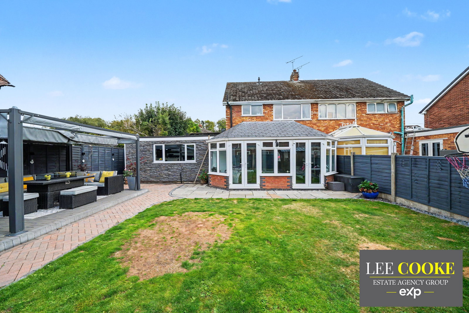 Semi Detached House for sale in Wolverhampton, The Leas, Featherstone, Wolverhampton, WV10 7AJ