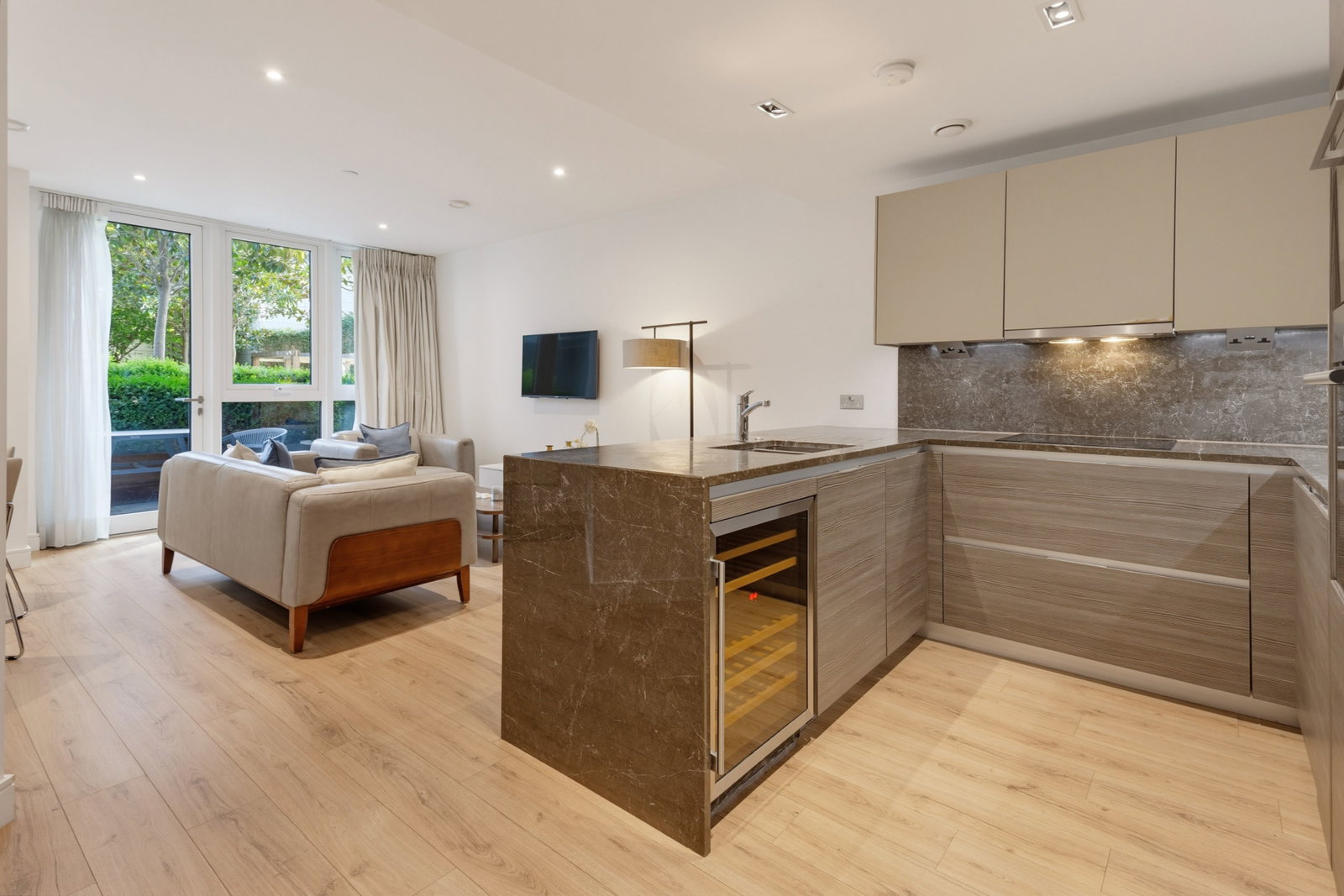 Flat for sale in London, 47 Beadon Road, London, W6 0BT, 834 m²