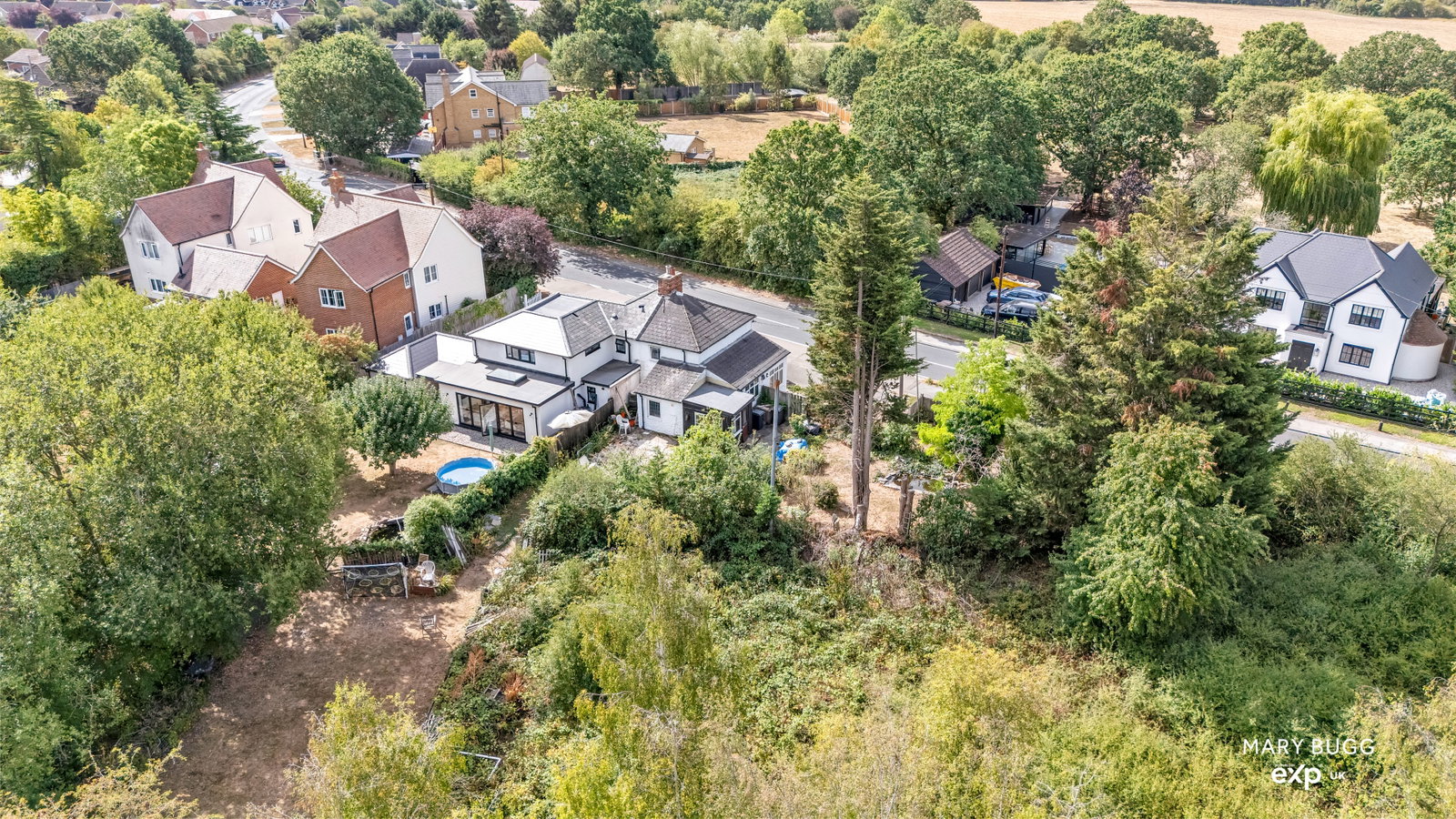 Semi Detached House for sale in Chelmsford, Southend Road, Howe Green, Chelmsford, CM2 7TW