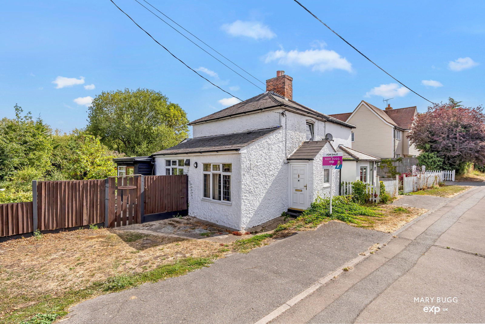 Semi Detached House for sale in Chelmsford, Southend Road, Howe Green, Chelmsford, CM2 7TW