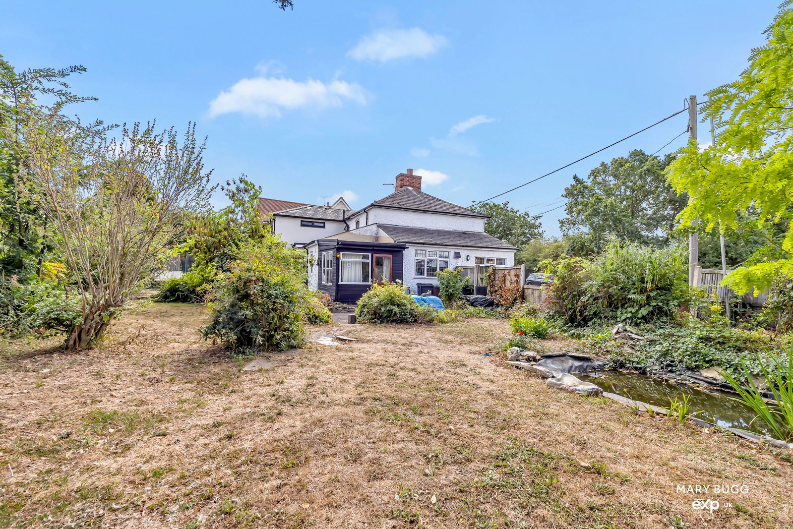 Semi Detached House for sale in Chelmsford, Southend Road, Howe Green, Chelmsford, CM2 7TW