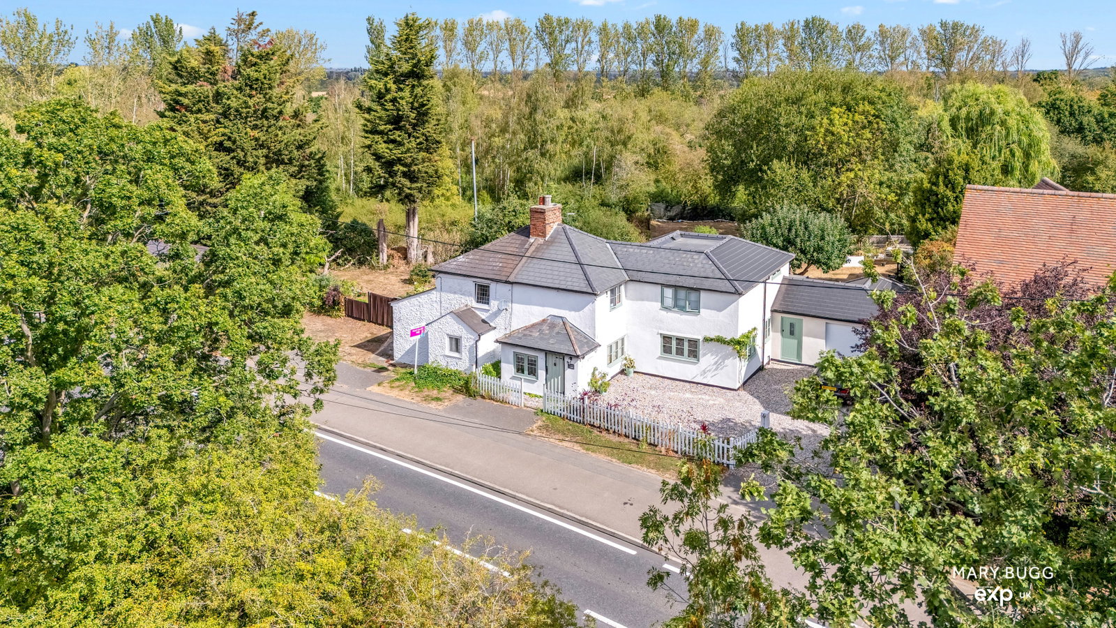 Semi Detached House for sale in Chelmsford, Southend Road, Howe Green, Chelmsford, CM2 7TW