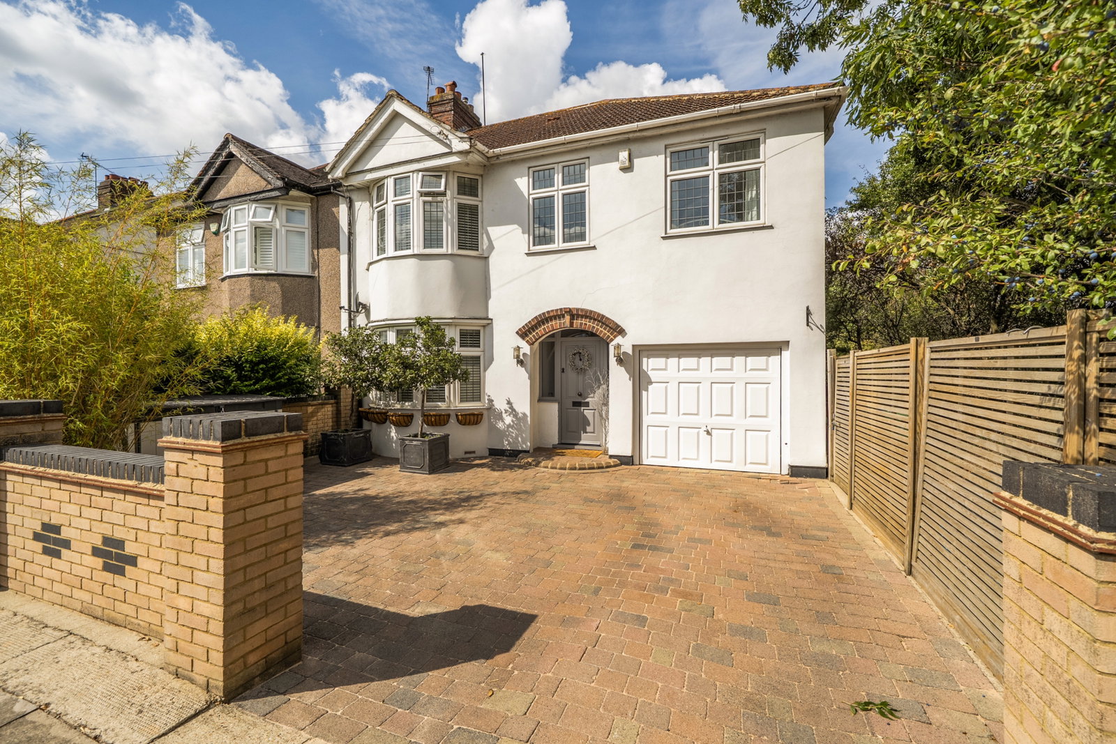 Semi Detached House for sale in Welling, Hill View Drive, Welling, DA16 3RS