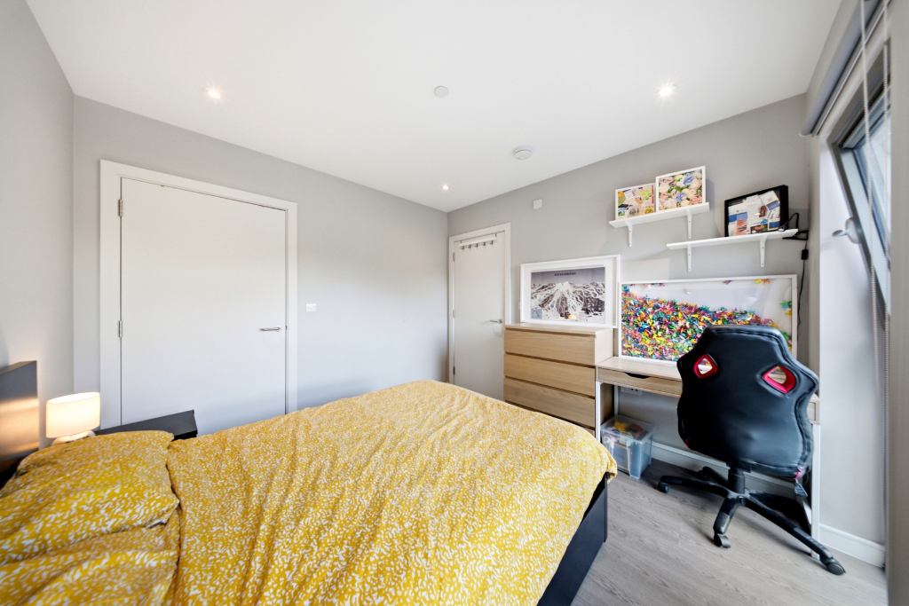 Apartment for sale in Hounslow, Whitelocke House, Hounslow, TW3, 549 m²