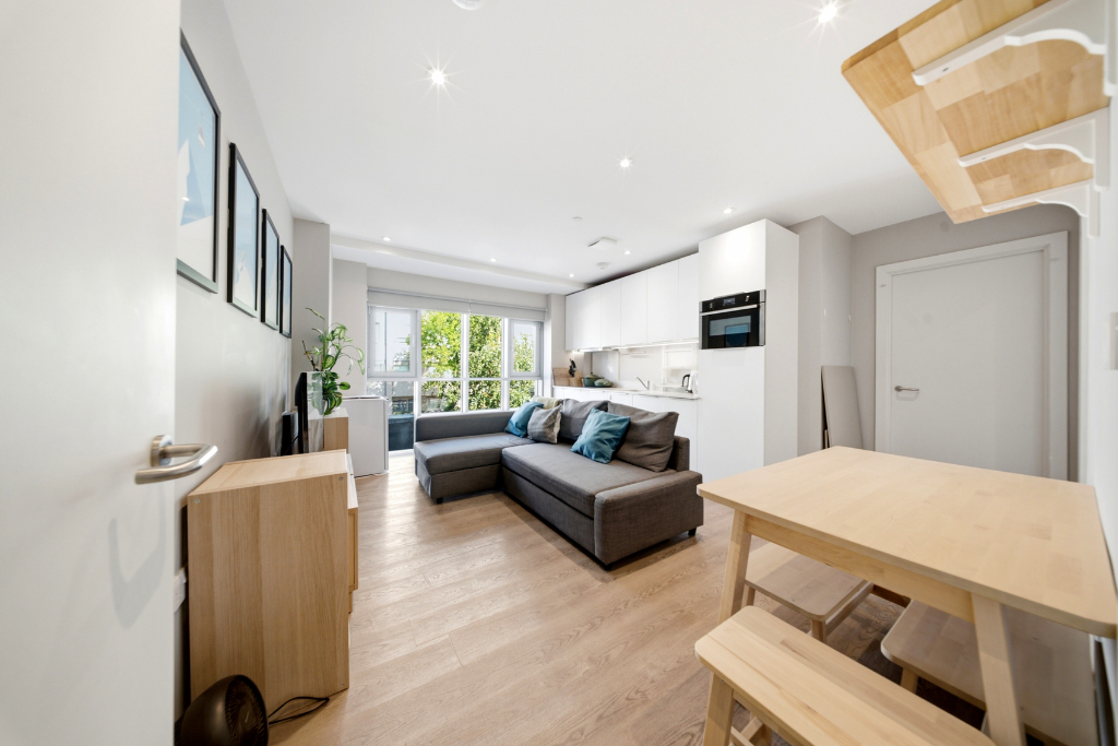 Apartment for sale in Hounslow, Whitelocke House, Hounslow, TW3, 549 m²